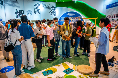 聚焦2024交流周|贊不絕口！多國師生共賞第六屆中國-東盟青少年藝術教育成果展